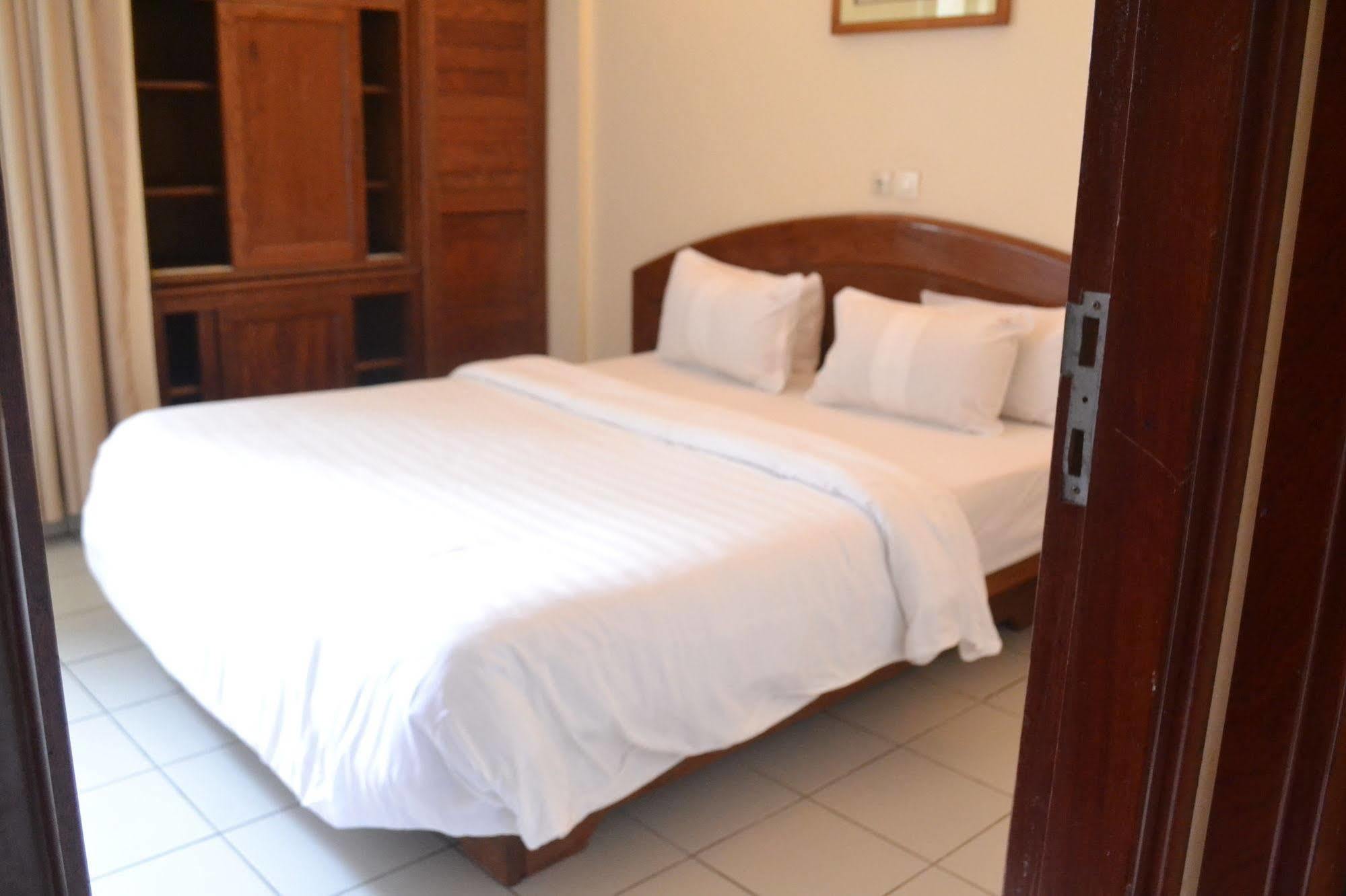 Planet Hotel Douala Exterior foto