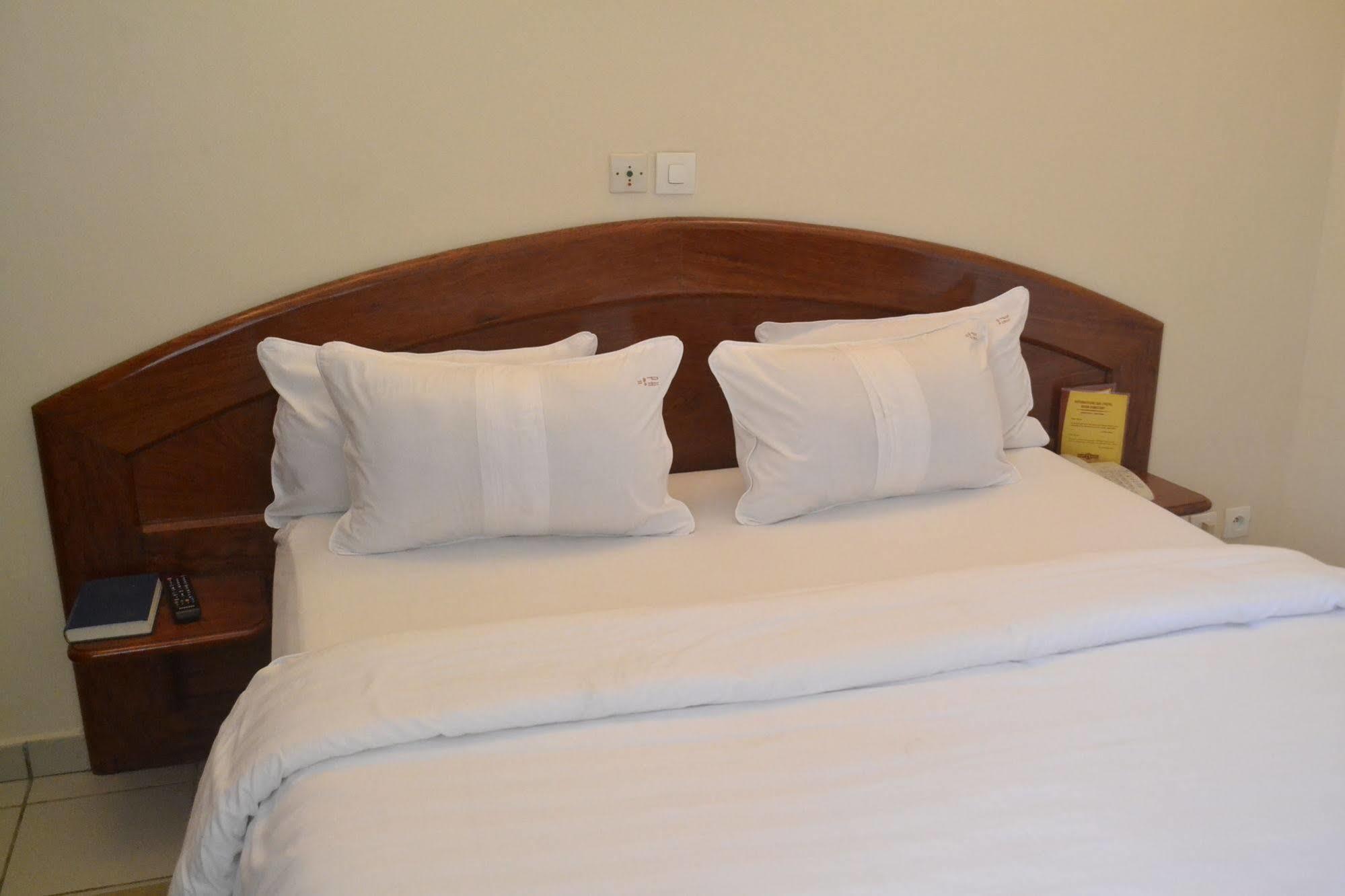 Planet Hotel Douala Exterior foto